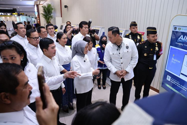 Menteri Pendayagunaan Aparatur Negara dan Reformasi Birokrasi (PANRB) Rini Widyantini menghadiri peluncuran Sistem Deklarasi All Indonesia untuk bandara dan pelabuhan Indonesia di Bandara Internasional Soekarno-Hatta, Jakarta, Rabu (1/10/2025).