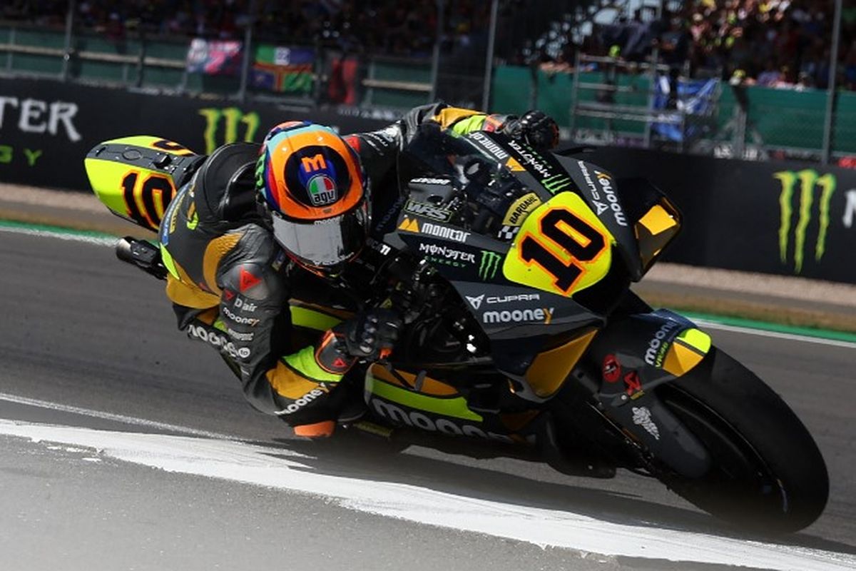 Luca Marini saat berlaga pada MotoGP Austria 2022. (Photo by Adrian DENNIS / AFP)