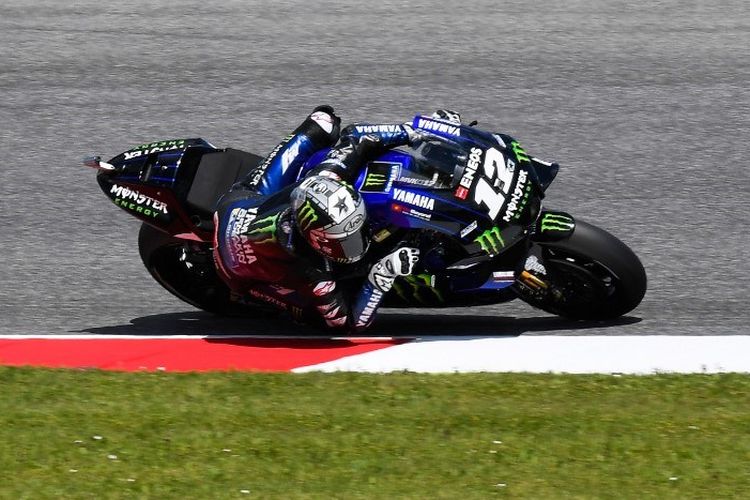 Pebalap Yamaha asal Spanyol, Maverick Vinales, tengah memacu motornya pada sesi latihan bebas MotoGP Italia di Sirkuit Mugello, 31 Mei 2019. 