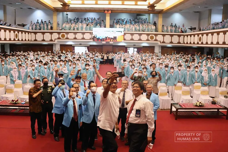 Kepala Staf Kepresidenan (KSP) Jenderal TNI (Purn.) Moeldoko memberikan kuliah umum dihadapan para mahasiswa baru UNS dalam kegiatan Pengenalan Kehidupan Kampus bagi Mahasiswa Baru (PKKMB).