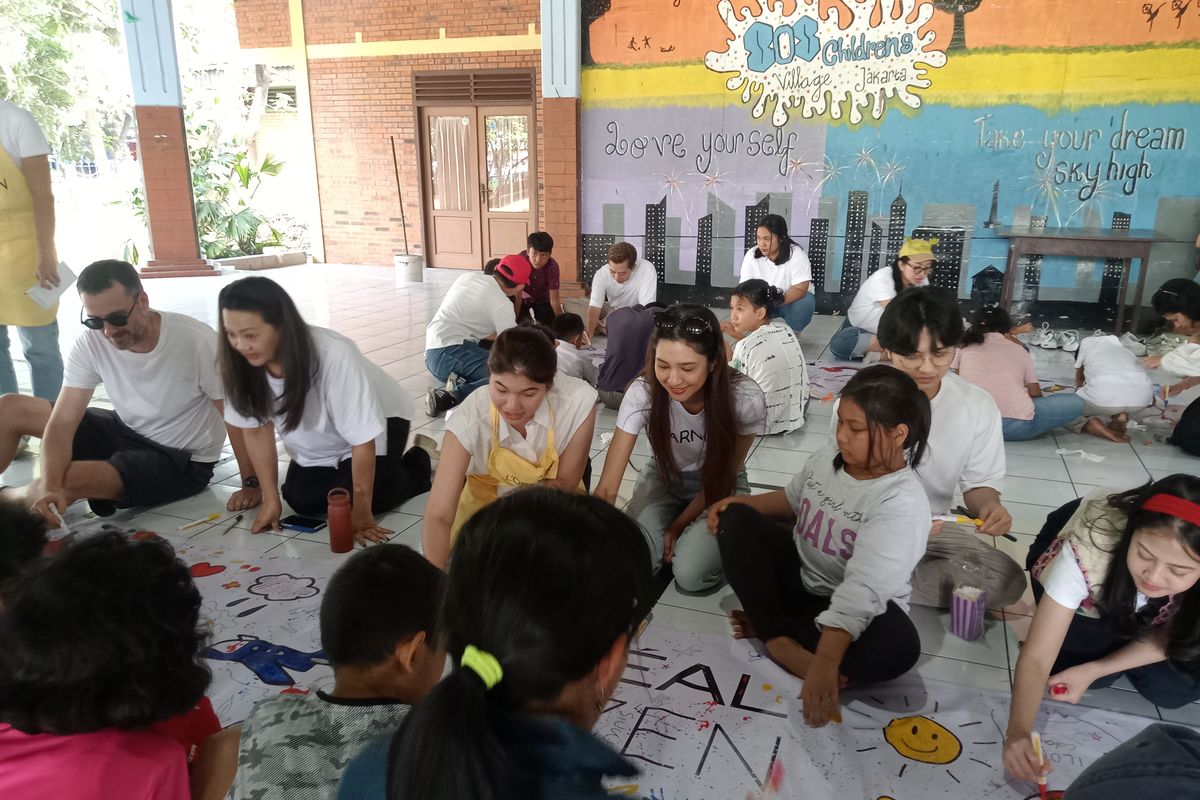 L'Oréal Citizen Day 2023 mengadakan berbagai kegiatan bersama anak-anak di SOS Children?s Villages, Jakarta Timur, Senin (31/7/2023).