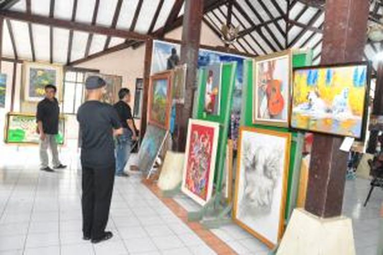 Suasana pameran lukisan bertema 