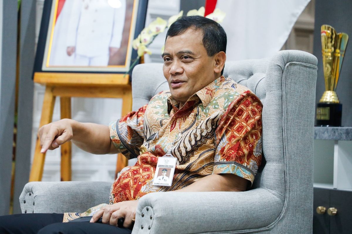 Gubernur Jawa Tengah (Jateng) Ahmad Luthfi saat menerima audiensi dari direksi PT Danareksa di ruang kerjanya, Jumat (1/8/2025).
