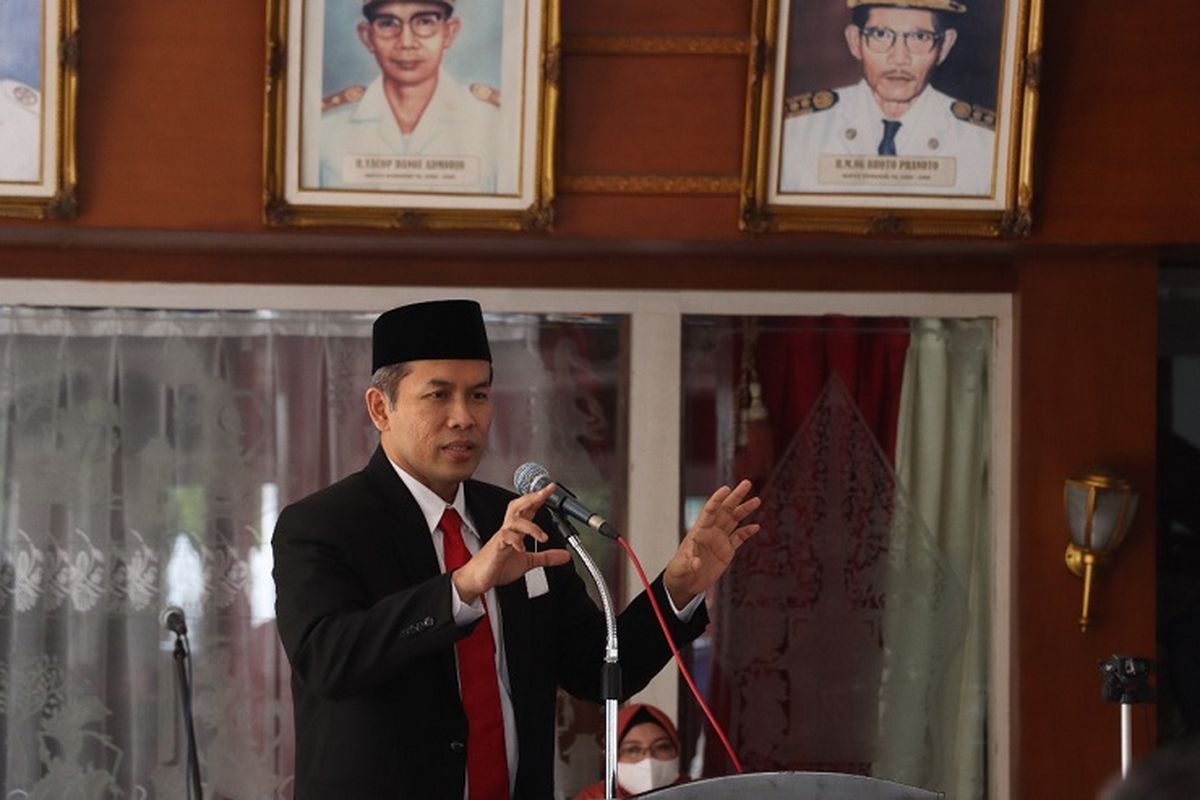 Bupati Wonogiri Joko Sutopo saat melakukan evaluasi bersama dengan seluruh pimpinan organisasi perangkat daerah (OPD) di lingkungan di Ruang Girimanik, kompleks Sekretaris Daerah (Setda) Kabupaten Wonogiri, Jumat (25/3/2022).