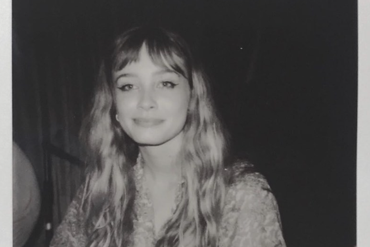 Lirik dan Chord Lagu Can't Help My Self Alexandra Saviour