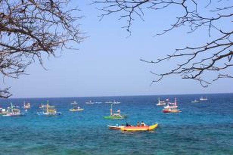 Perahu hias di Pantai Pal, Marinsow, Likupang Timur, Kabupaten Minahasa Utara. Pantai ini jadi tempat terselenggaranya Festival Bunaken 2015 dari 24 - 27 Oktober 2015.