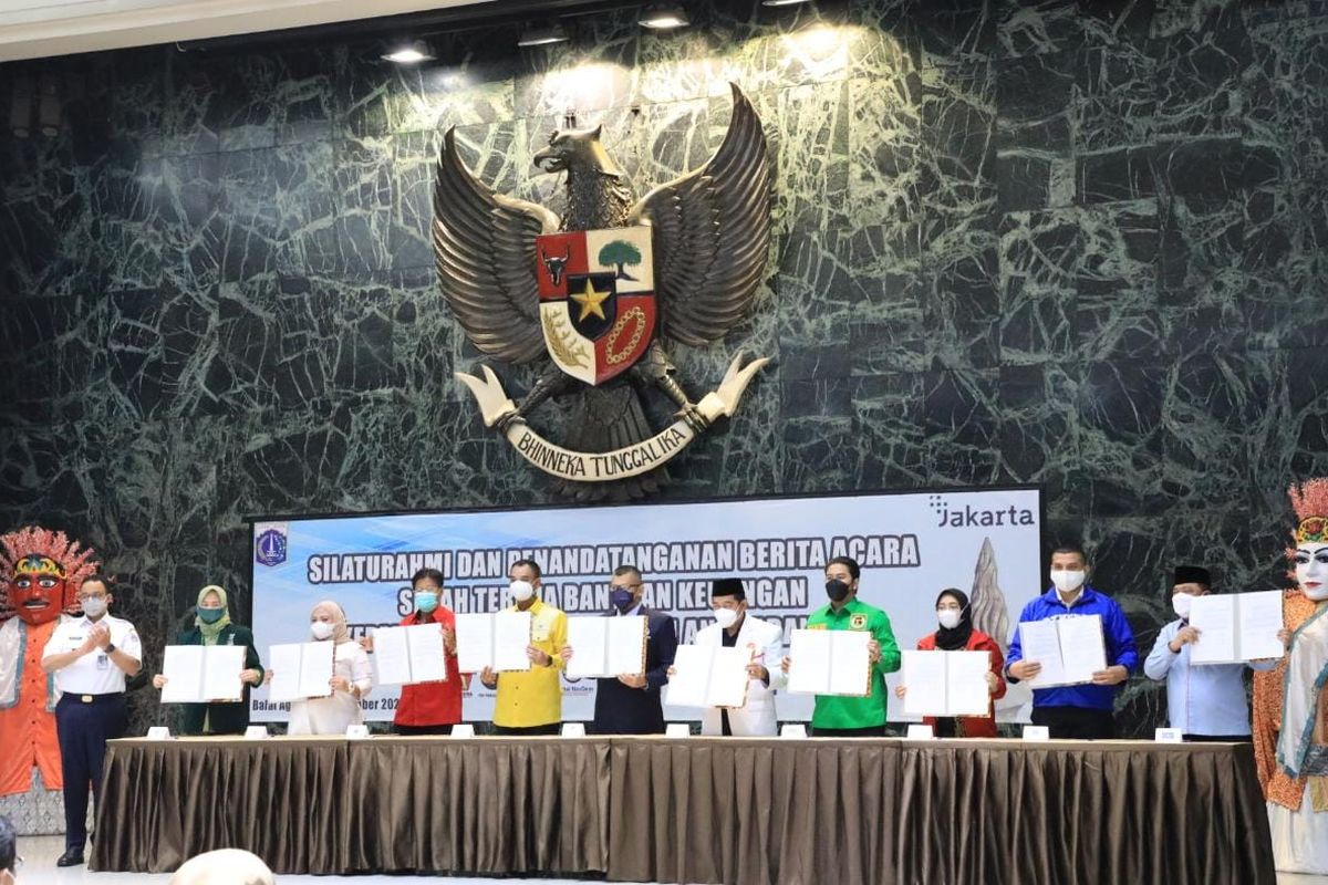 Pemprov DKI Jakarta menyerahkan dana bantuan keuangan kepada partai politik yang memiliki kursi di DPRD DKI Jakarta.