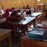 Banjir Rendam SDN Karawang Kulon 1, Siswa Belajar dengan Lantai Tergenang