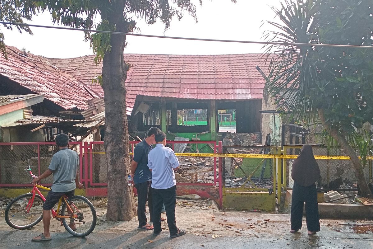 Kisah Menegangkan Ibu Kantin Berhasil Selamatkan Anaknya dari Kebakaran di SDN 01 Pondok Bambu
