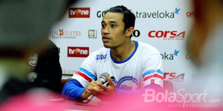 Bek Arema FC, Benny Wahyudi, berbicara kepada media dalam konfrensi pers usai melawan Persib Bandung dalam laga pekan ke-19 Liga 1 di Stadion Kanjuruhan Malang, Jawa Timur, Sabtu (12/08/2017) malam.