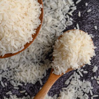 Ilustrasi beras. Bansos beras. Cara cek penerima bansos beras. Cek bansos Kemensos.