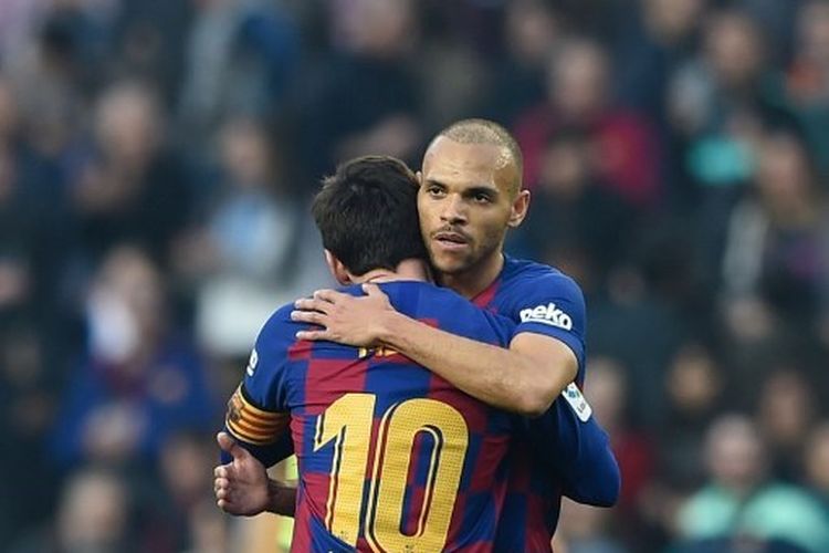 Lionel Messi dan Martin Braithwaite pada laga Barcelona vs Eibar dalam lanjutan jornada ke-25 La Liga - kasta tertinggi Liga Spanyol.