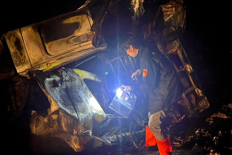 Truk Batu Bara Adu Banteng di Muratara Sumsel, Sopir Tewas Terbakar di Dalam Kabin