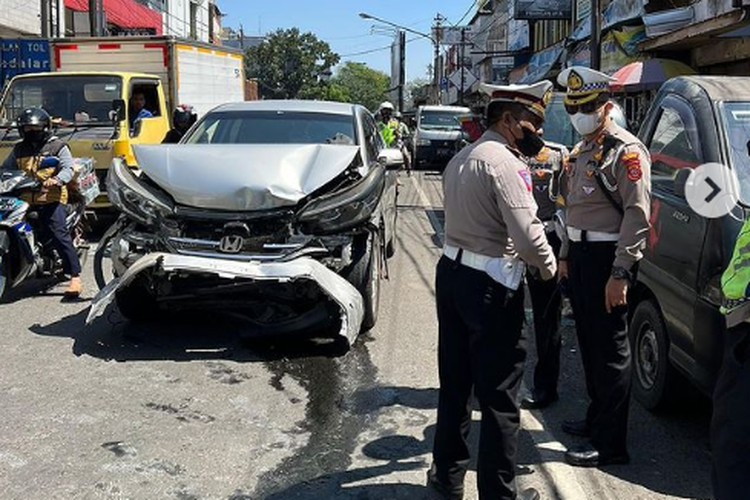 Kecelakaan beruntun di Jalan Pasir Koja, Kota Bandung, Jawa Barat, Kamis (21/7/2022).