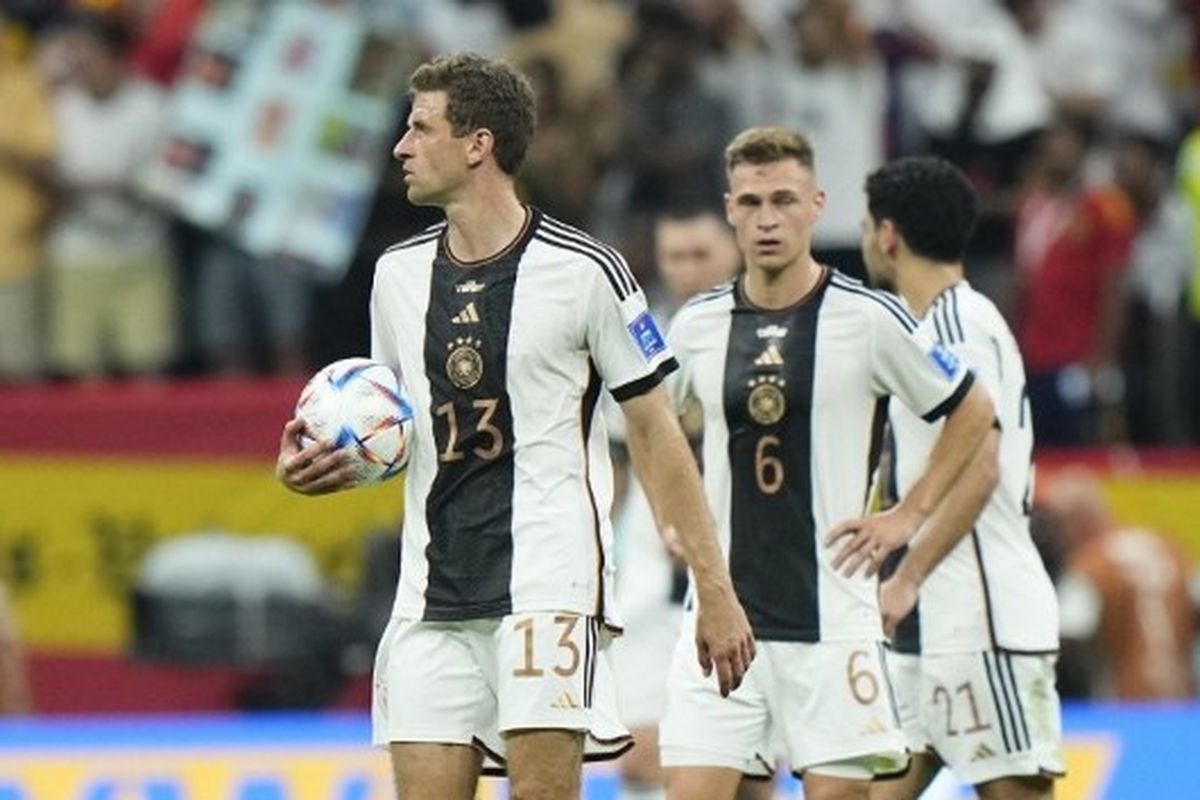 Thomas Mueller tampak kecewa pada pertengahan laga Grup E Piala Dunia 2022 yang mempertemukan Spanyol vs Jerman di Al Bayt Stadium, Senin (28/11/2022) dini hari WIB. Hasil Piala Dunia 2022 Spanyol vs Jerman imbang 1-1.