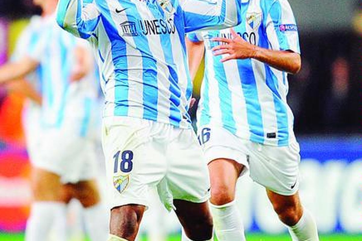 Gelandang Malaga asal Portugal, Eliseu (kiri), merayakan golnya ke gawang klub Belgia, RSC Anderlecht, pada laga Grup C Liga Champions di Stadion Constant Vanden Stock, Brussels, Belgia, Kamis (4/10) dini hari WIB. Malaga menang 3-0.
