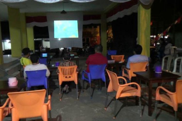 Nobar film pengkhianatan G30S/PKI yang digelar oleh AMPG di kantor DPD Golkar, Pangkal Pinang, Kepulauan Bangka Belitung, pada Sabtu (30/9/2017) sepi penonton. 