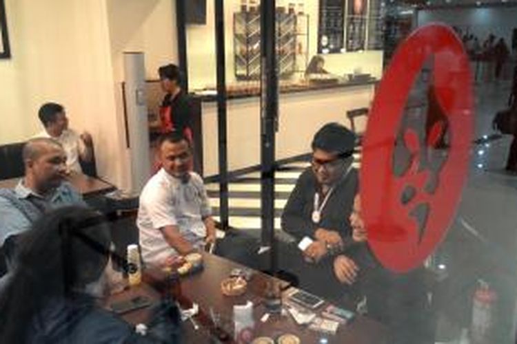 Kafe kopi Raja Tubruk sajikan kopi giling asal Lombok. Gerai kafe ini dibuka pertama di Bandara Udara SAMS Sepinggan di Balikpapan, Kalimantan Timur. (Dani J) 