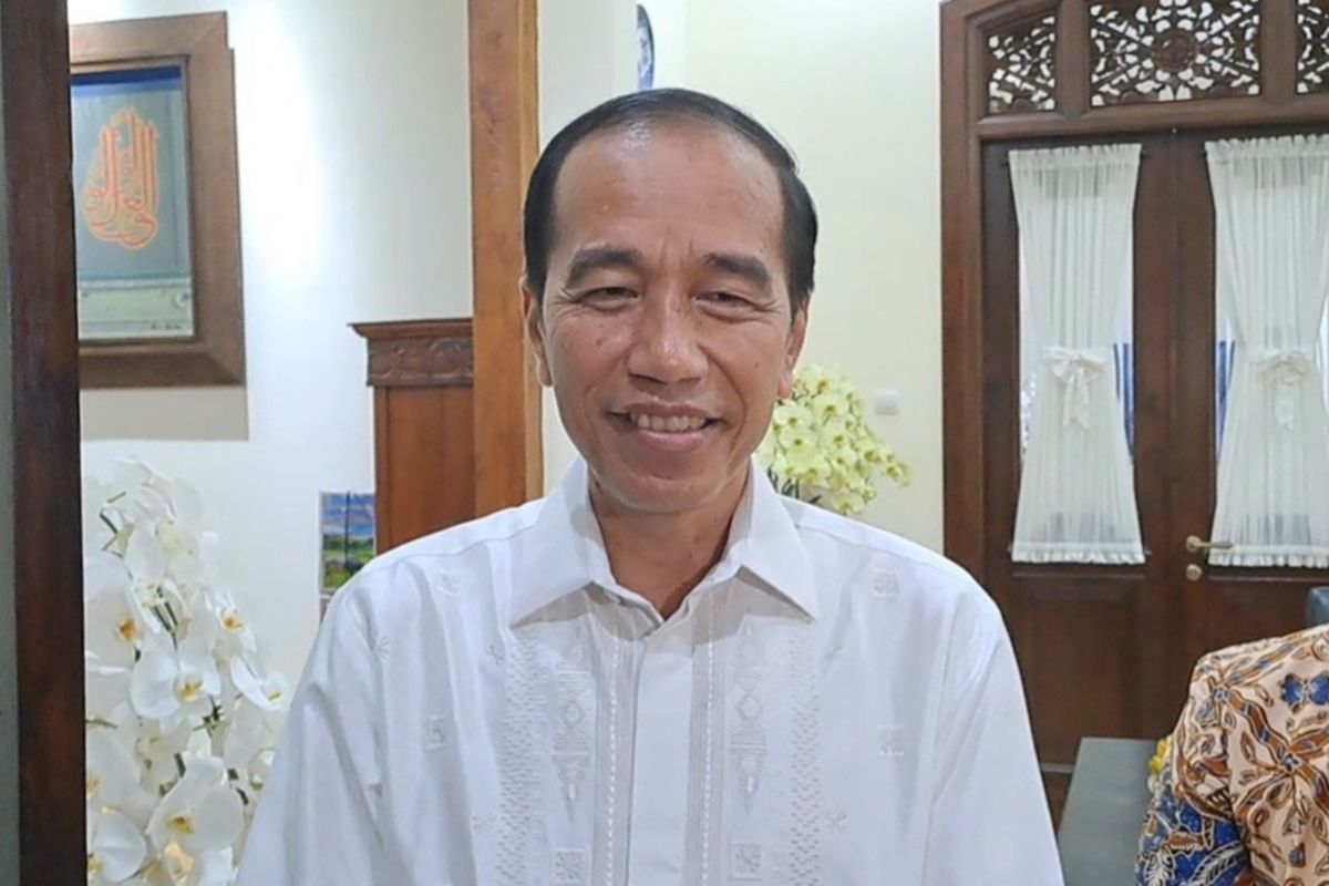 Presiden ke-7 Jokowi, pada Selasa (8/4/2025).