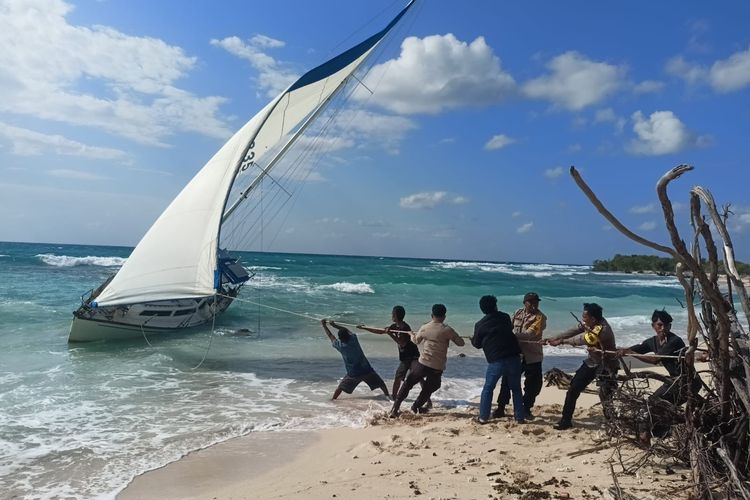Kapal Yacht Berbendera Australia Terdampar di Rote Ndao NTT, Polisi Temukan Dokumen Jual Beli