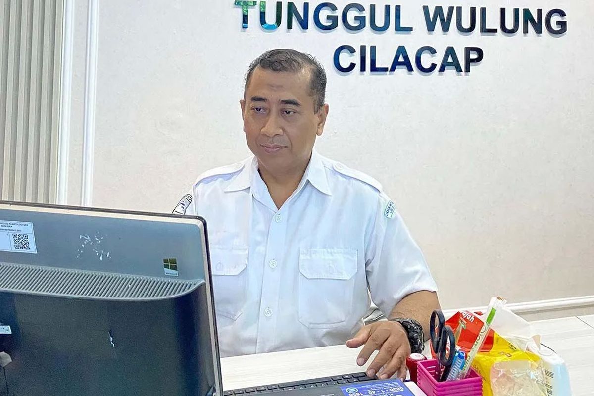 Kepala Kelompok Teknisi BMKG Stasiun Tunggul Wulung Cilacap Teguh Wardoyo. 