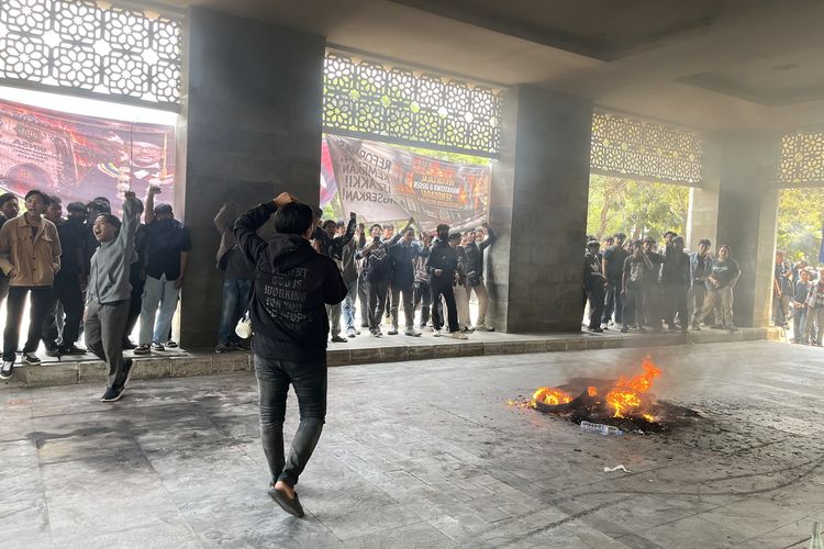 Dosen UINSA Surabaya Dukung Desakan Rektor Dicopot: Banyak Tekanan!