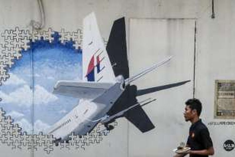 Sebuah mural untuk mengenang tragedi hilangnya Malaysia Airlines MH370 di pinggiran kota Kuala Lumpur, Malaysia.