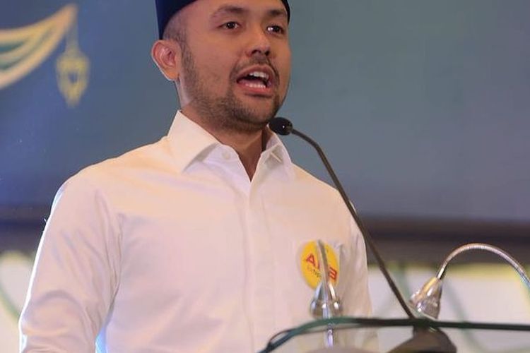 Akbar Himawan Buchari merupakan lulusan dari Universitas Islam Sumatera Utara (UISU).