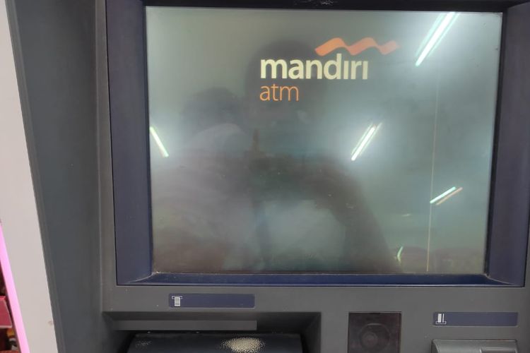 Kode Bank Mandiri atau kode transfer Mandiri adalah 008 biasa dipakai saat Anda melakukan transfer ke bank berbeda di mesin ATM.