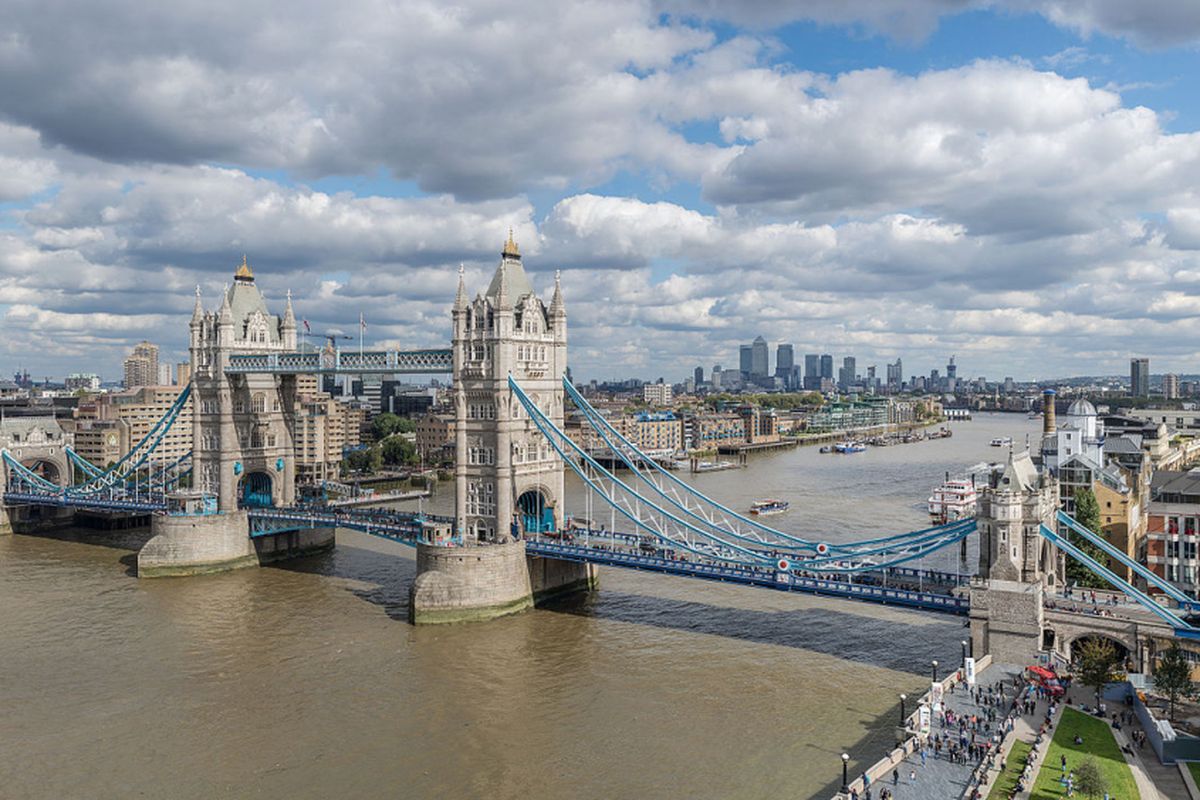 Tower Bridge di London, Inggris