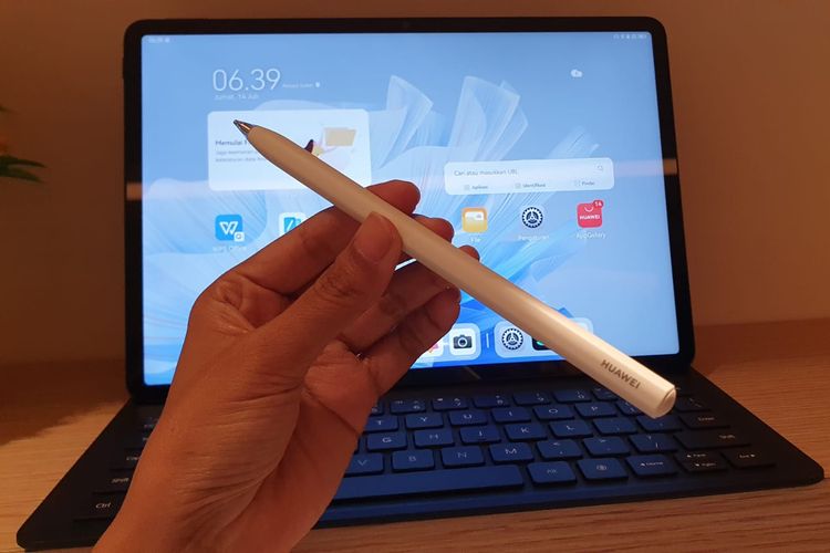 MatePad Air didukung stylus yang disebut M-Pencil yang memiliki latensi 2 milidetik. 