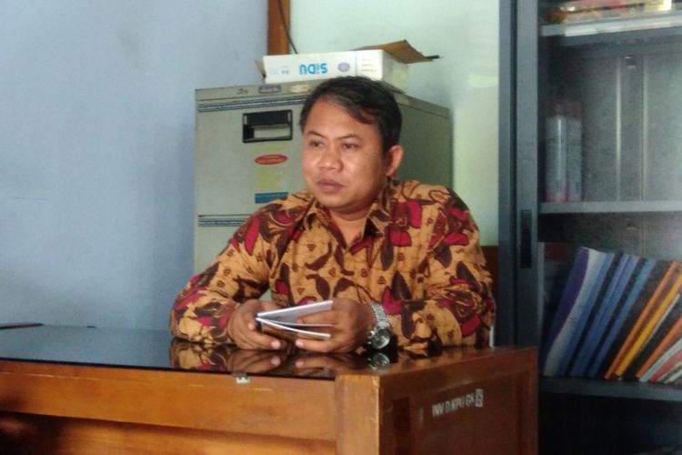 Ketua KPU Gunungkidul Ahmadi Ruslan Hani Saat ditemui Di kantornya Kamis (3/1/2019)