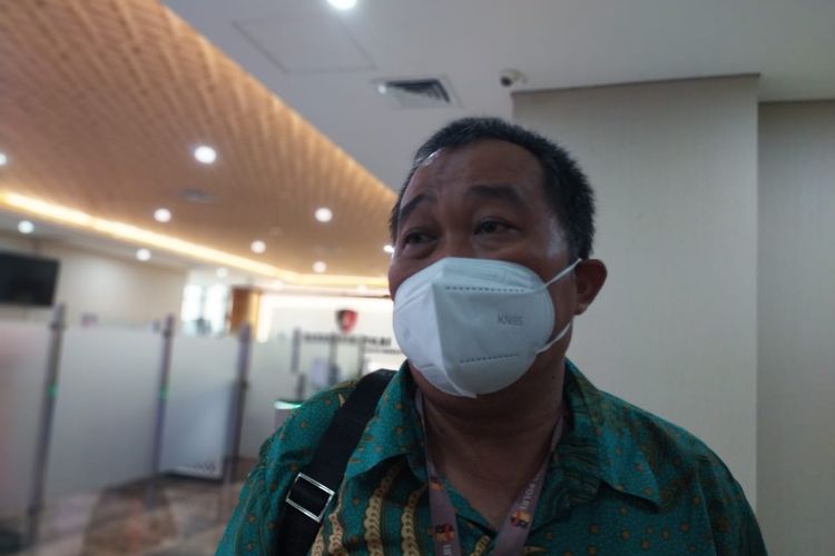 Koordinator Masyarakat Antikorupsi Indonesia (MAKI) Boyamin Saiman kepada wartawan di Gedung Bareskrim, Mabes Polri, Jakarta, Jumat (20/5/2022).