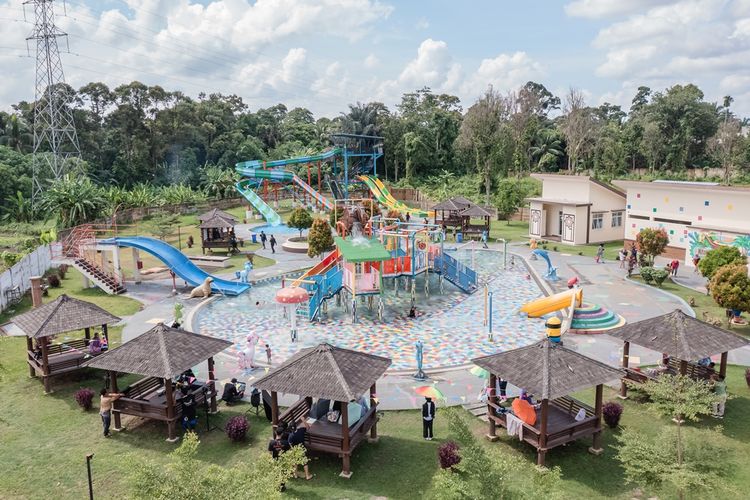 Nampak dari atas pemandangan Klawas Waterpark di Lingga, Kecamatan Lawang Kidul, Kabupaten Muara Enim, Sumatera Selatan.