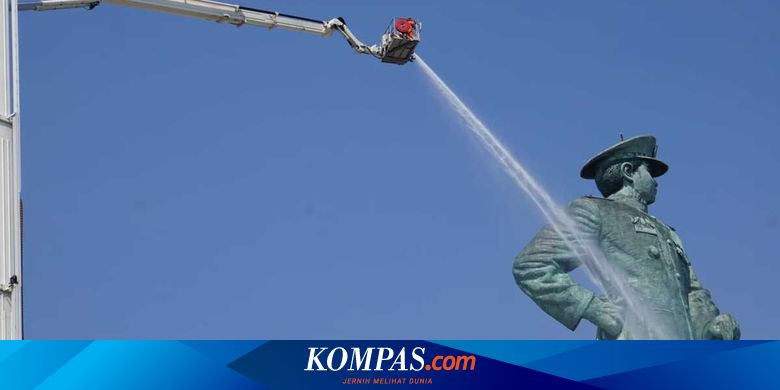 Aksi "Bronto Skylift", Alat Pemadam Canggih Setinggi 104 Meter, Bersihkan Patung Monumen Jalesveva Jayamahe Surabaya - Vimarsana News