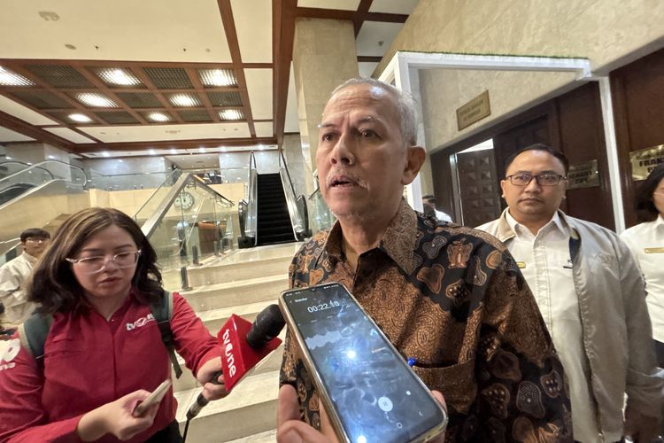 Wamenkeu, Anggito Abimanyu, usai mengikuti fit and proper test di DPR