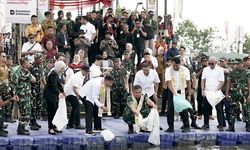 Peringati HUT Ke-80 RI, Mandiri Sahabat Desa Gerakkan Ekonomi lewat Aksi Bersih Waduk di Jawa Barat