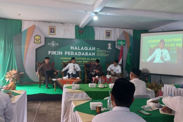 KH Yahya Cholil Staquf saat memberikan materi tentang peranan NU dalam membangun perdamaian dunia di Pondok Pesantren Al Anwar Maron Kecamatan Loano Kabupaten Purworejo 