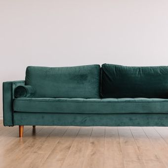 Ilustrasi sofa beludru