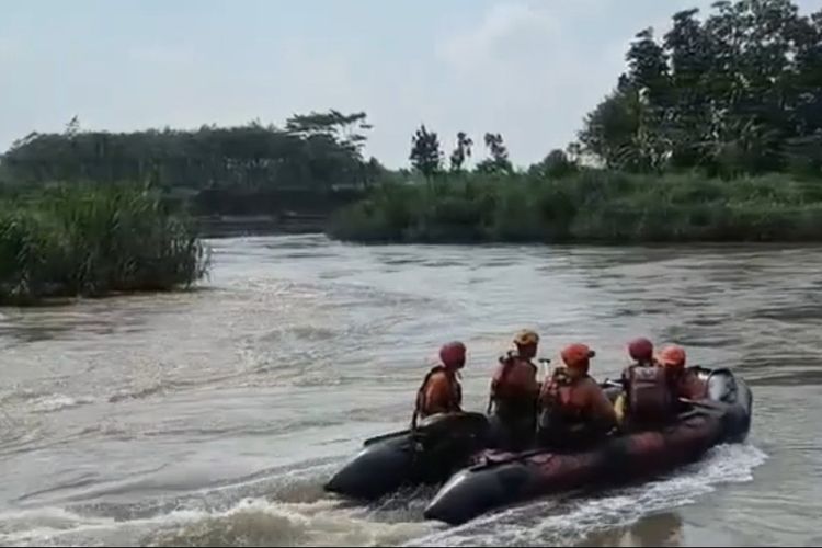 Wanita Muda Hilang di Sungai Brantas Tulungagung, Warga Temukan Dompet dan Surat Perpisahan