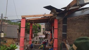 Angin Kencang Terjang Ciawi Bogor, 17 Rumah Rusak dan Pohon Tumbang Timpa Mobil