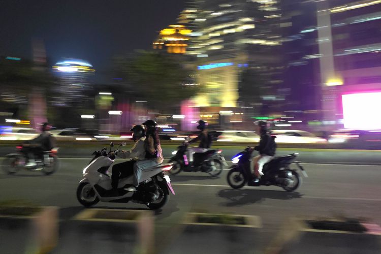 Hasil foto motion blur dengan kamera Galaxy S25 Edge.