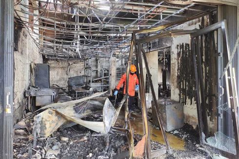 Diduga Tabung Gas Bocor, Sebuah Kedai Kopi di Karimun Ludes Terbakar, Satu Karyawan Terluka