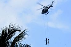 Marinir Indonesia dan Amerika Bebaskan Sandera dari Teroris dalam Latihan di Pantai Pancer