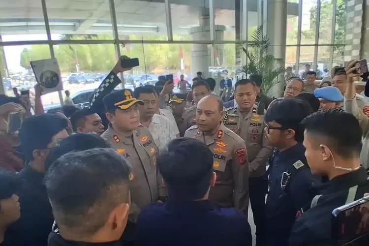 Mahasiswa Unpad Serahkan Kajian Kekerasan Demo 2025, Kapolda Jabar: Kalau Aturan Dilanggar, Represif Pasti Ada