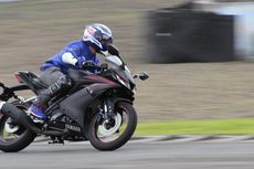 ”Tarian” Lincah Yamaha R15 di Aspal Sentul