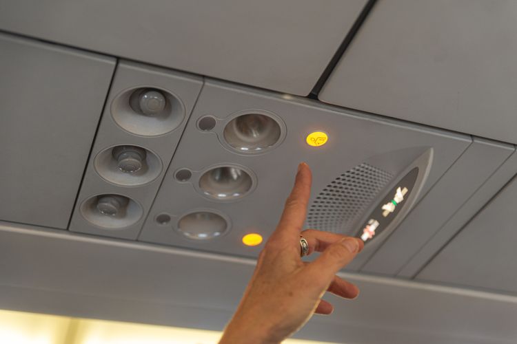 Ilustrasi tombol panggil pramugari di pesawat.