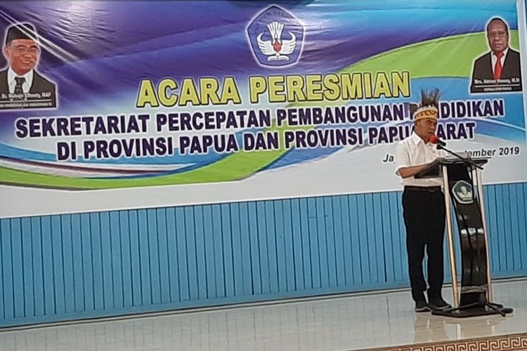 Mendikbud Muhadjir Effendy meresmikan sekretariat Tim Percepatan Pembangunan Pendidikan di Provinsi Papua dan Papua Barat, Senin (23/9/2019) di Jayapura.