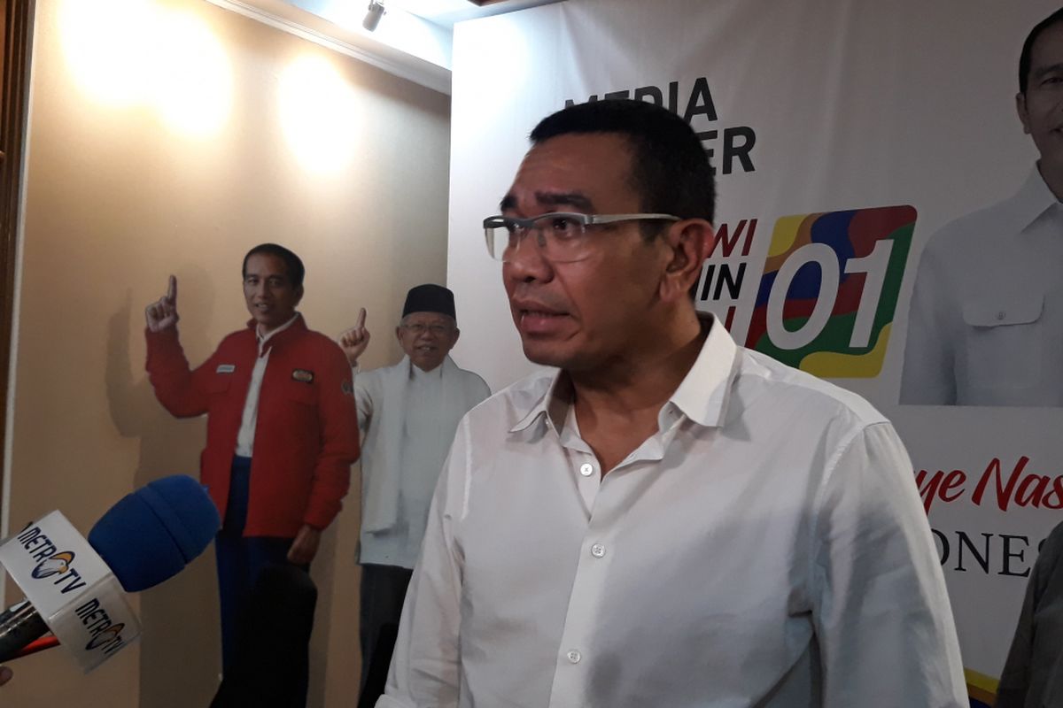 Juru Bicara TKN Joko Widodo-Ma'ruf Amin, Arya Sinulingga di Posko Pemenangan Jokowi-Ma'ruf, di Menteng, Jakarta, Selasa (27/11/2018).