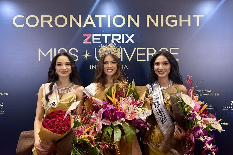 (Kiri ke kanan) 2nd Runner Up Miss Universe Indonesia 2025 Kirana Larasati, Miss Universe Indonesia 2025 Sanly Liu, dan 1st Runner Up Rita Nurmaliza dalam Grand Final Zetrix Miss Universe Indonesia 2025 di Opus Grand Ballroom, The Tribrata, Jakarta Selatan, Senin (22/9/2025).